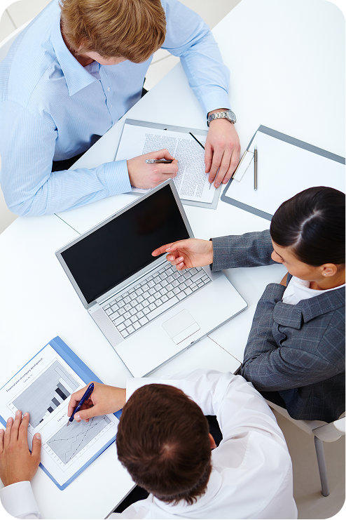 Equipo trabajando con tecnología
